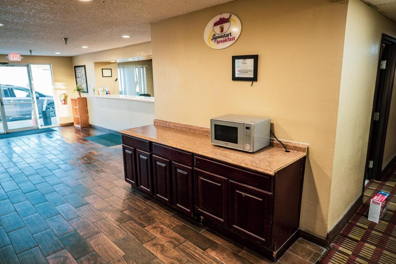 Super 8 By Wyndham Belen Nm Hotel Exterior foto