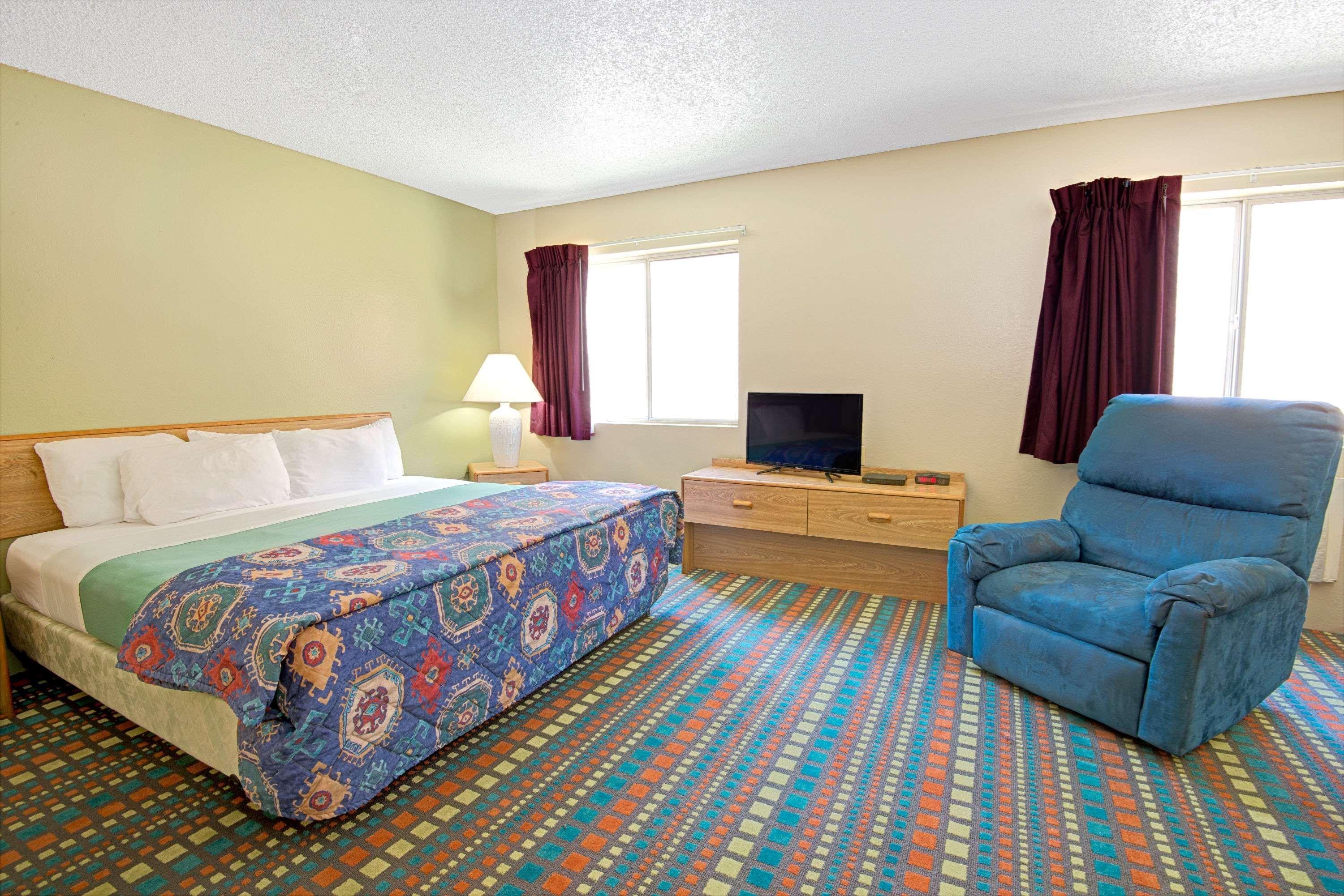 Super 8 By Wyndham Belen Nm Hotel Exterior foto