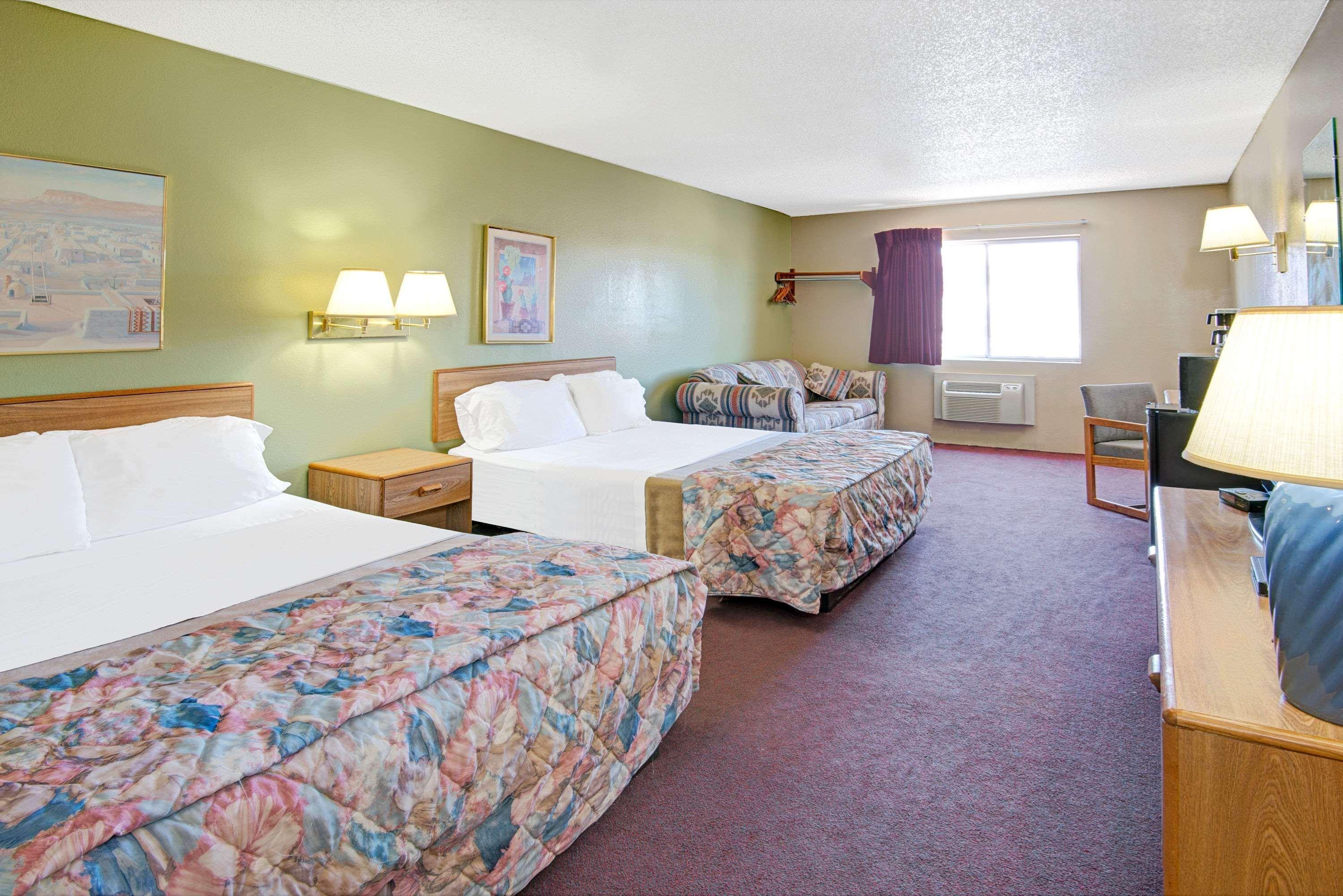 Super 8 By Wyndham Belen Nm Hotel Exterior foto