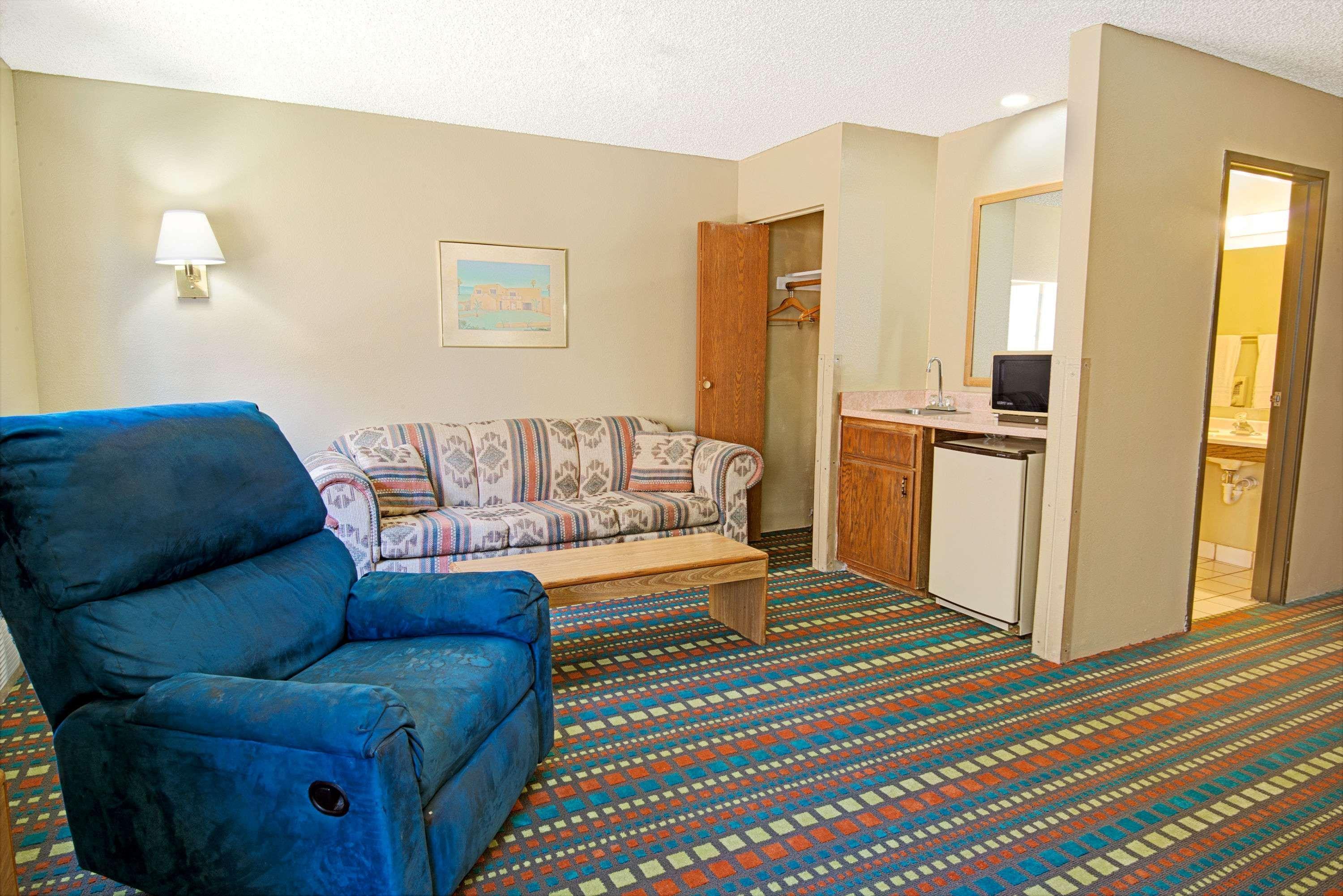Super 8 By Wyndham Belen Nm Hotel Exterior foto