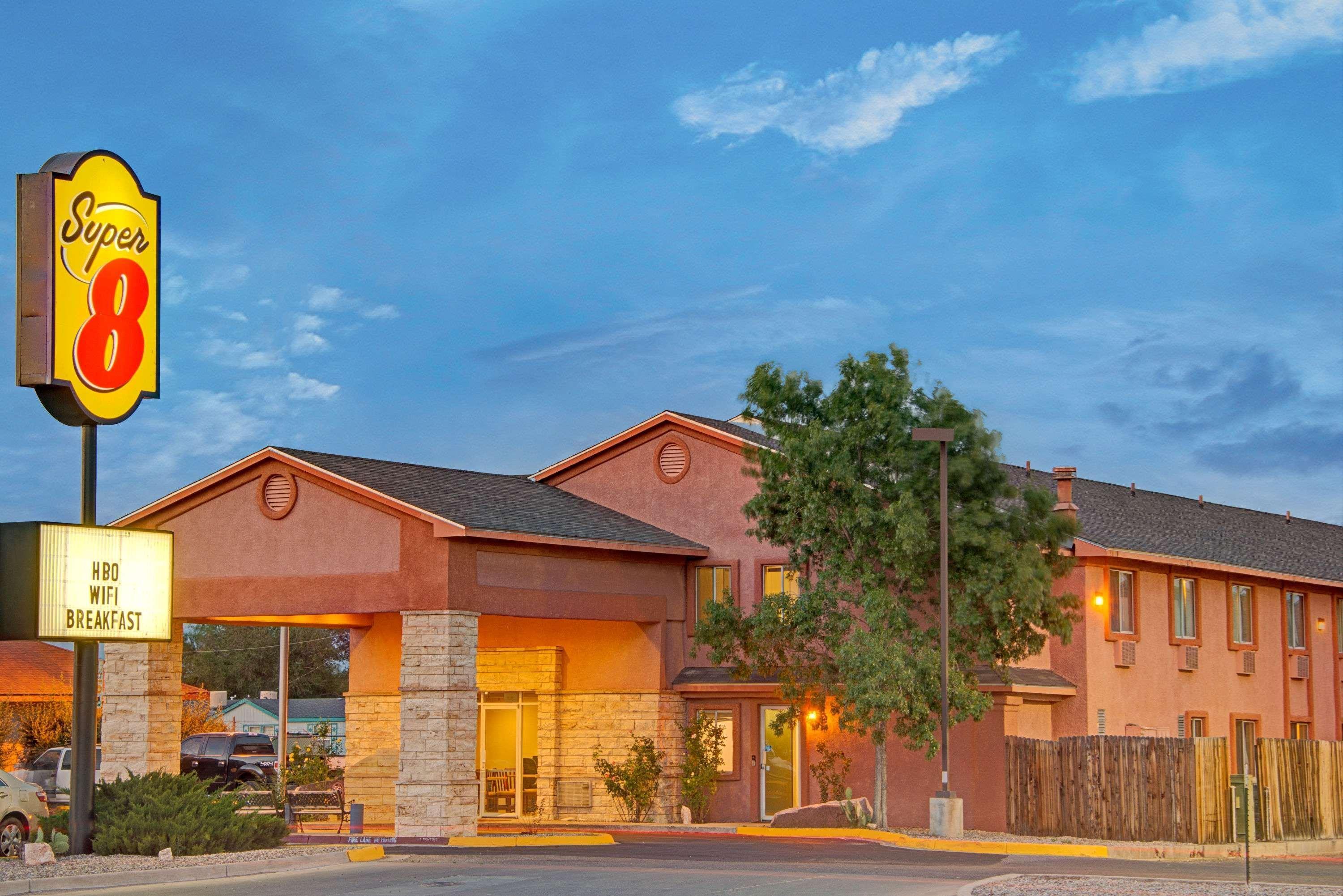 Super 8 By Wyndham Belen Nm Hotel Exterior foto